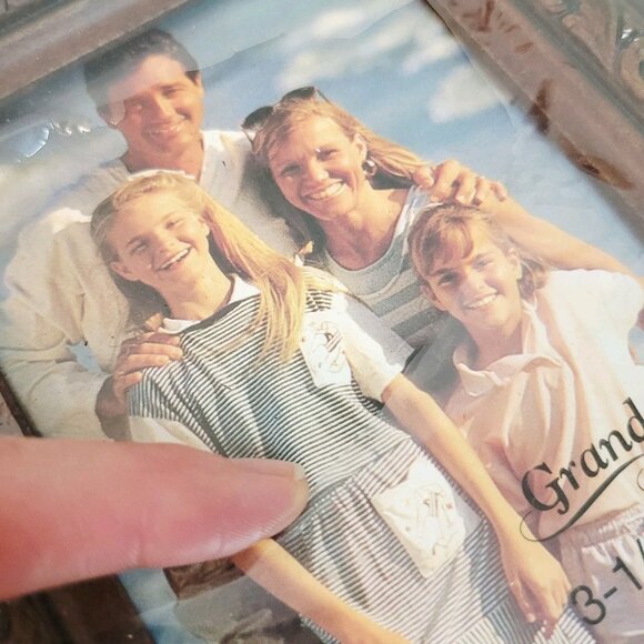 Vtg Grand 3.5 X 5 Photo Freestanding Ornate Wood Frame Made In Thailand - Picture 3 of 5